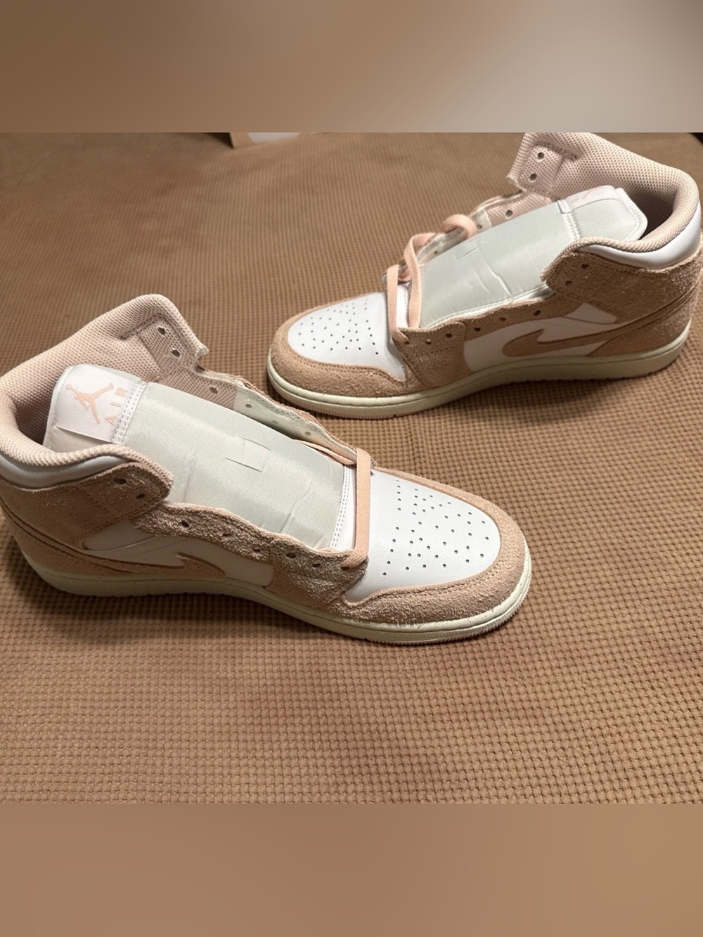 Air Jordan 1 Mid SE Legend Pink (US 10.5 Men / US 12 Women / EUR 44.5)